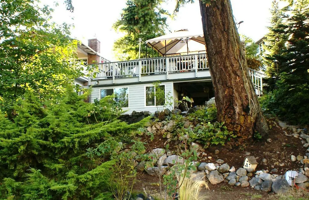 Linda'S By The Lake-1